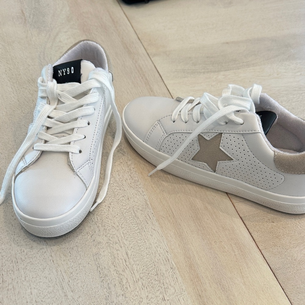 Steve Madden White and Tan Star Sneakers